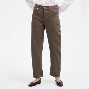 Madewell Darted Barrel Leg jeans in Driftwood Brown
